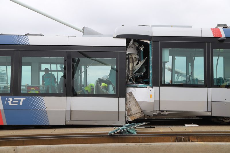 zware trambotsing op Erasmusbrug in Rotterdam